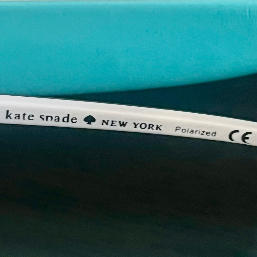 Kate Spade Sunglasses with Case and Cleaning Cloth - Picture 3 of 6